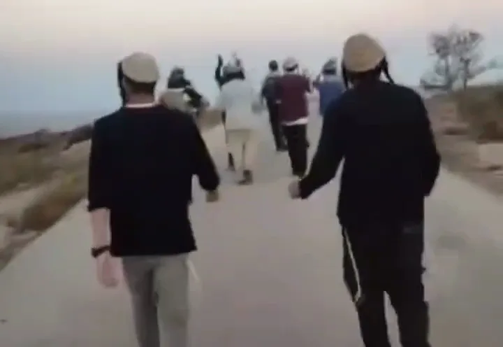 مستوطنون صهاينة يعبرون الحدود إلى داخل الأراضي السورية 