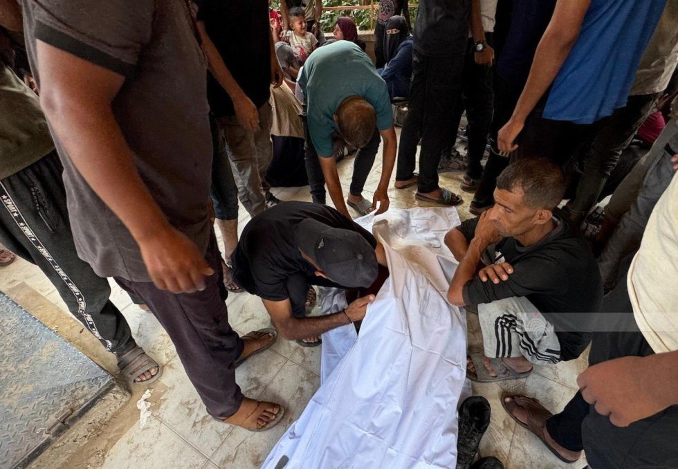 ستة شهداء من منتظري المساعدات شمال غربي قطاع غزة