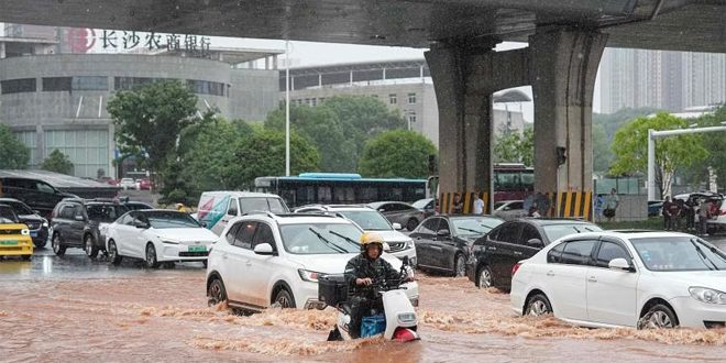  مقتل خمسة أشخاص جراء الأمطار الغزيرة وسط الصين