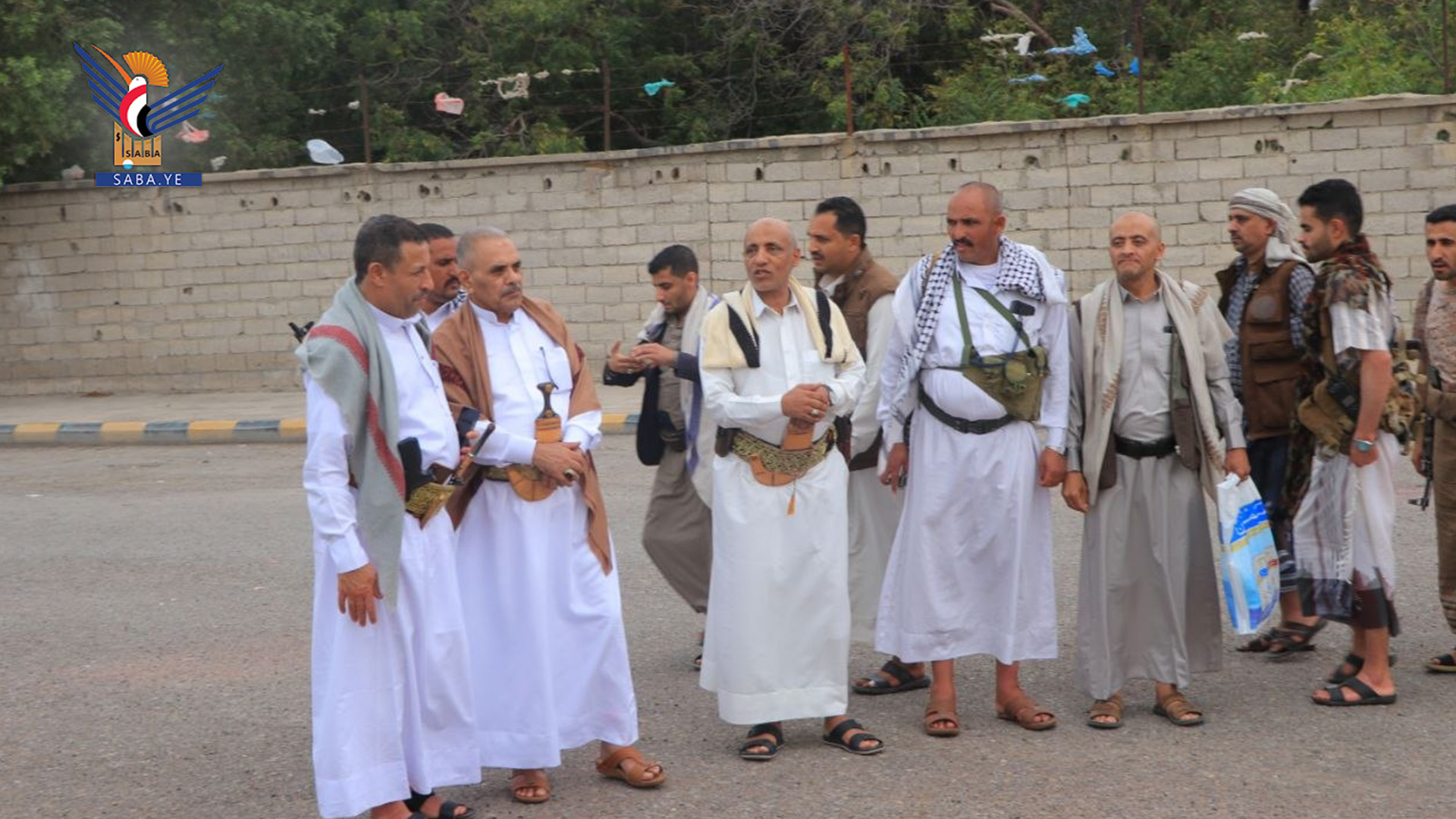 نائب رئيس مجلس الشورى وعدد من أعضاء المجلس يزورون المرابطين في جبهة الساحل الغر