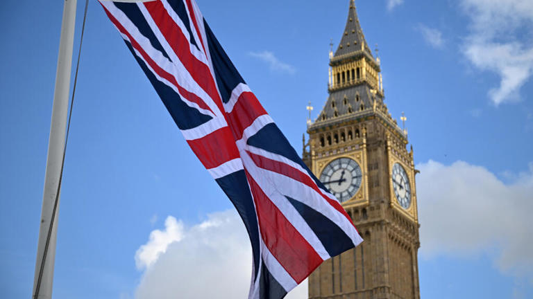 شرطة لندن تطلق سراح الوزير السابق بيتر ماندلسون بعد توقيفه على خلفية قضية إبستين  هو 24 وليس 25