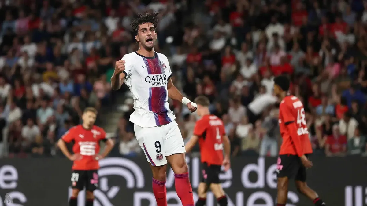 توريس يقود باريس سان جيرمان لتعادل مثير أمام رين في الدوري الفرنسي