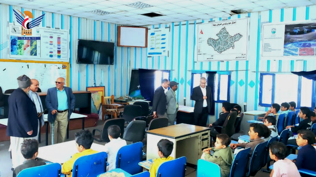 رئيس جامعة إب يتفقد سير أنشطة المركز الصيفي بالجامعة