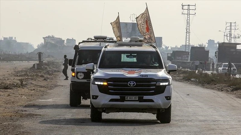 الصليب الأحمر يستلم جثة أسير صهيوني من كتائب القسام وسرايا القدس بغزة