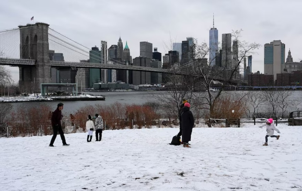 السلطات الأميركية تطلق تحذيرات من عاصفة ثلجية 