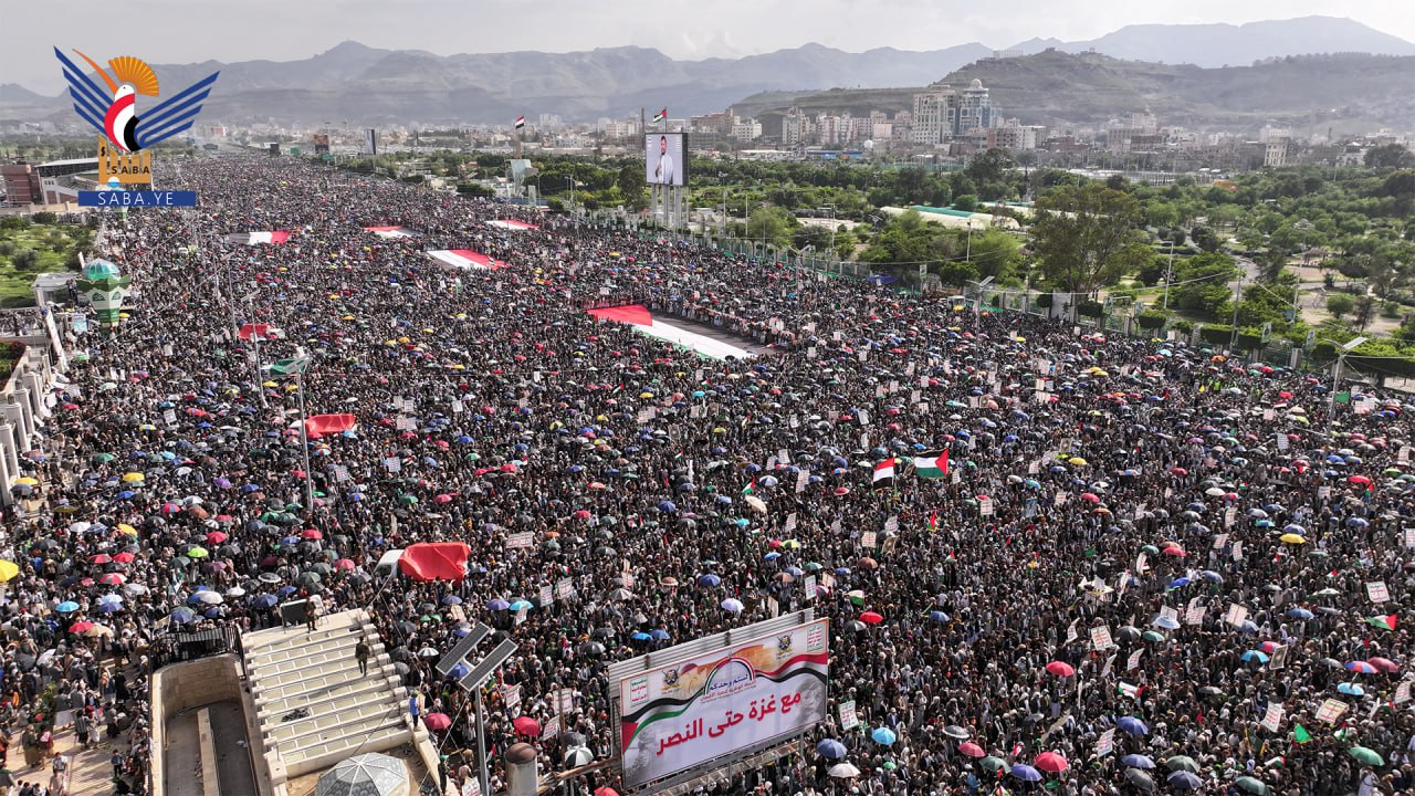 فيديو || ميدان السبعين يكتظ بالملايين في مسيرة "مولد نبي الهدى.. دعوة لنصرة غزة والأقصى" بالعاصمة صنعاء فيديو || ميدان السبعين يكتظ بالملايين في مسيرة "مولد نبي الهدى.. دعوة لنصرة غزة والأقصى" بالعاصمة صنعاء