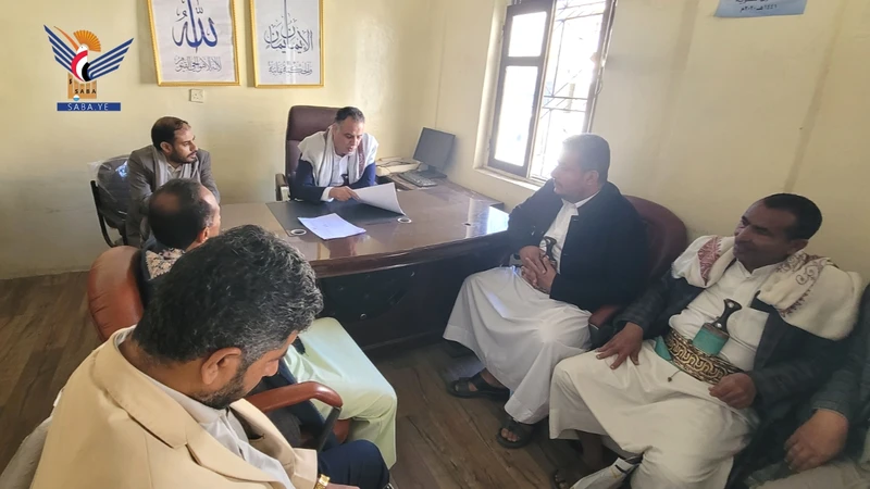 محافظ حجة يطلع على سير الأداء في عدد من المكاتب التنفيذية