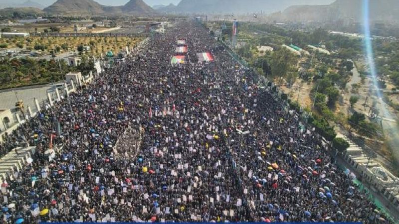 "جاهزون لردع أيّ عدوان".. مسيرات مليونيّة متجددة بالعاصمة صنعاء "جاهزون لردع أيّ عدوان".. مسيرات مليونيّة متجددة بالعاصمة صنعاء