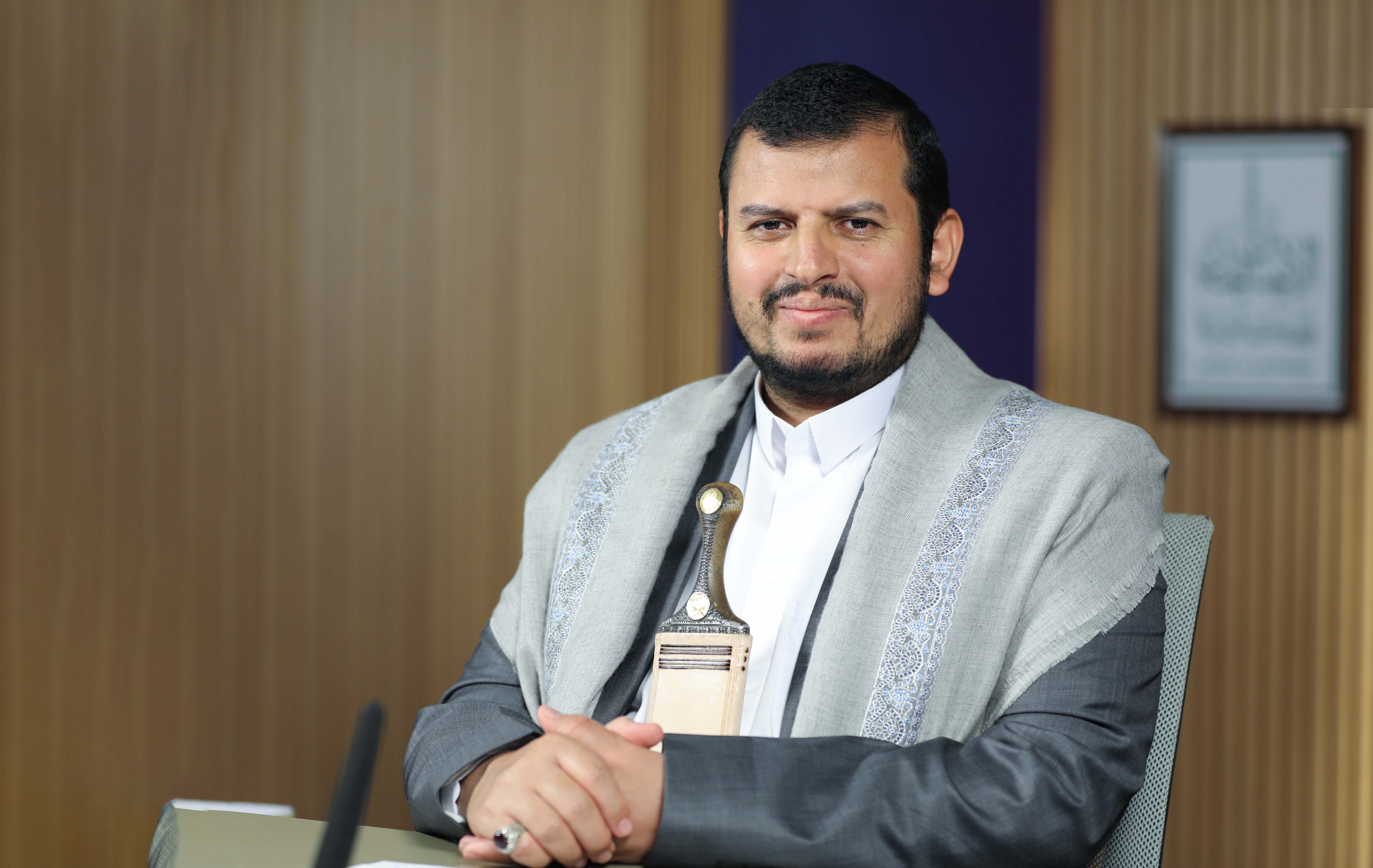 قائد الثورة يهنئ الأمة الإسلامية بحلول عيد الفطر المبارك