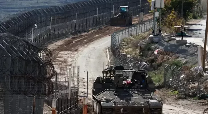 سوريا.. قوات العدو الإسرائيلي تنصب حاجزاً مؤقتاً في ريف القنيطرة الجنوبي
