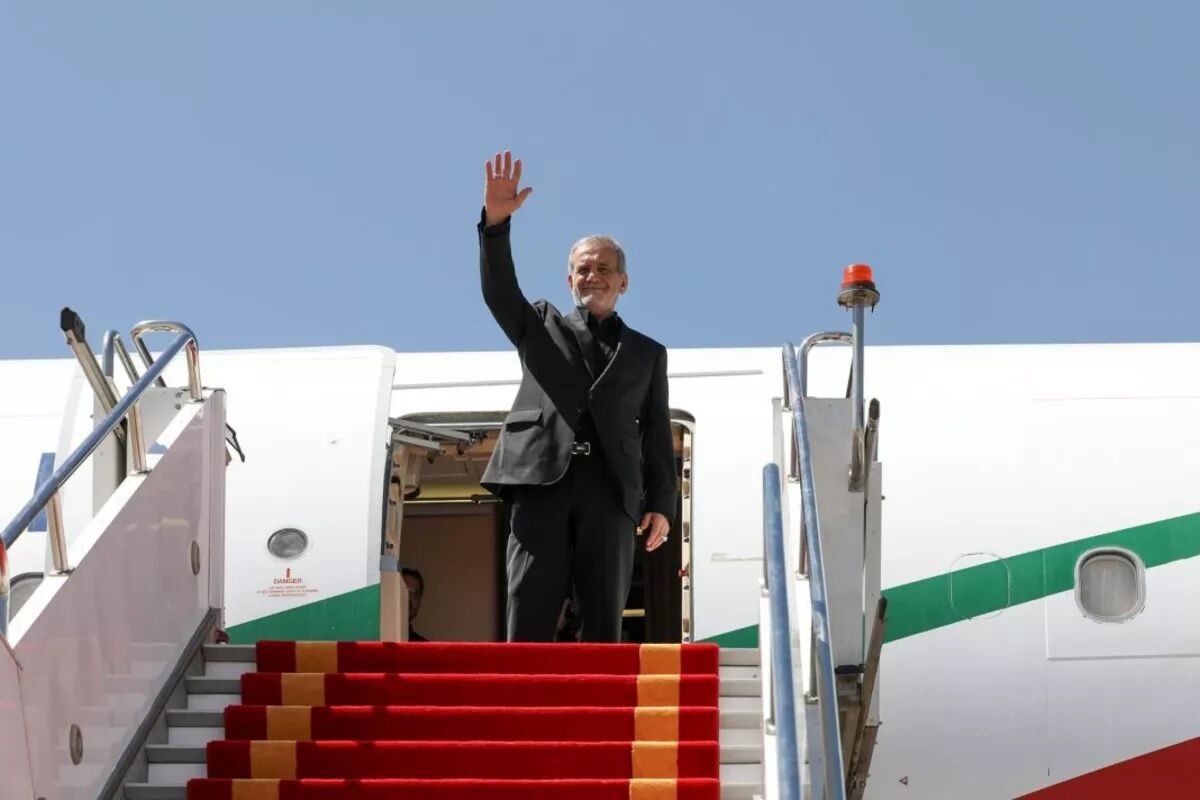 الرئيس الإيراني يتوجه إلى باکستان