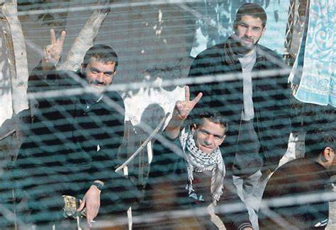 "شؤون الأسرى والمحررين" : الاسرى الفلسطينيون يعيشون أوضاع خطرة داخل سجون العدو الإسرائيلي