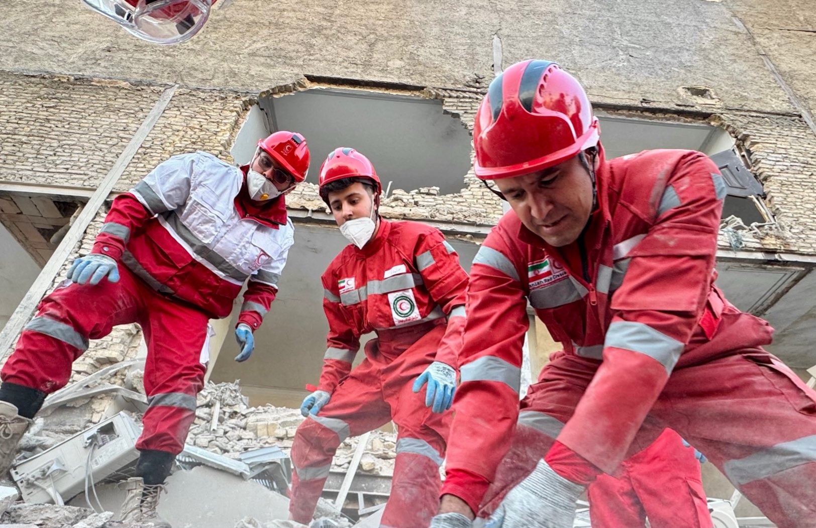 الهلال الأحمر الإيراني: إنقاذ أكثر من 7200 مواطن  خلال العدوان الصهيوأمريكي