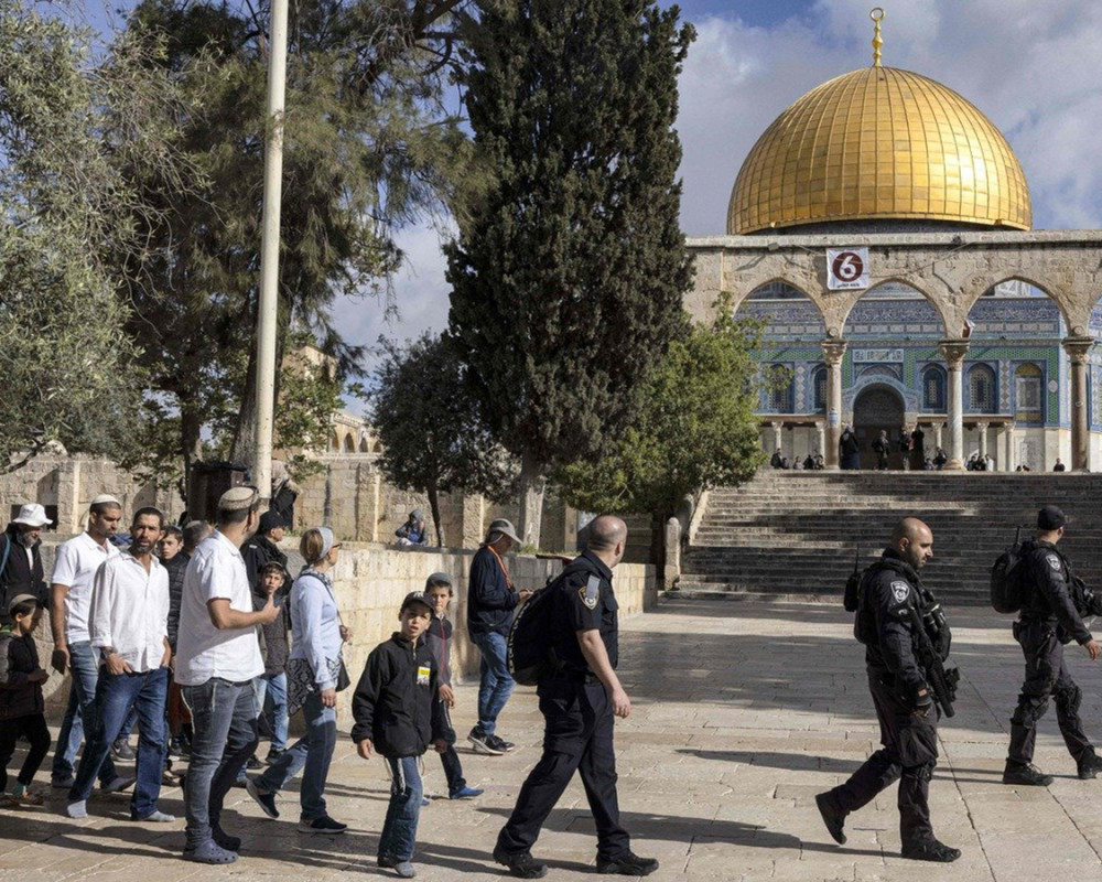 مستوطنون يقتحمون المسجد الأقصى