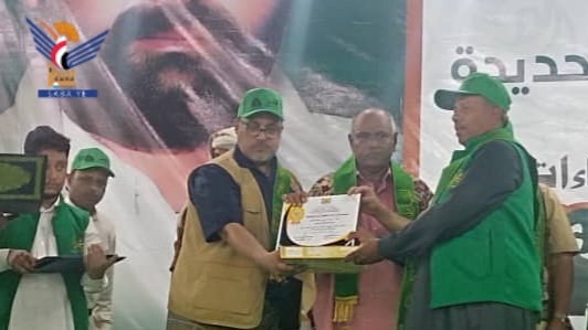 بريد منطقة الحديدة يكرم عدداً من كوادره المبرزين