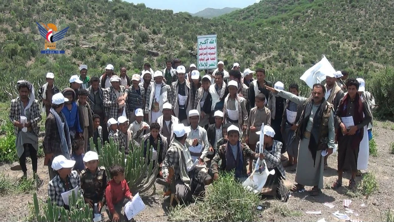 إب.. مناورة ومسيران لخريجي دورات التعبئة في السياني والمخادر