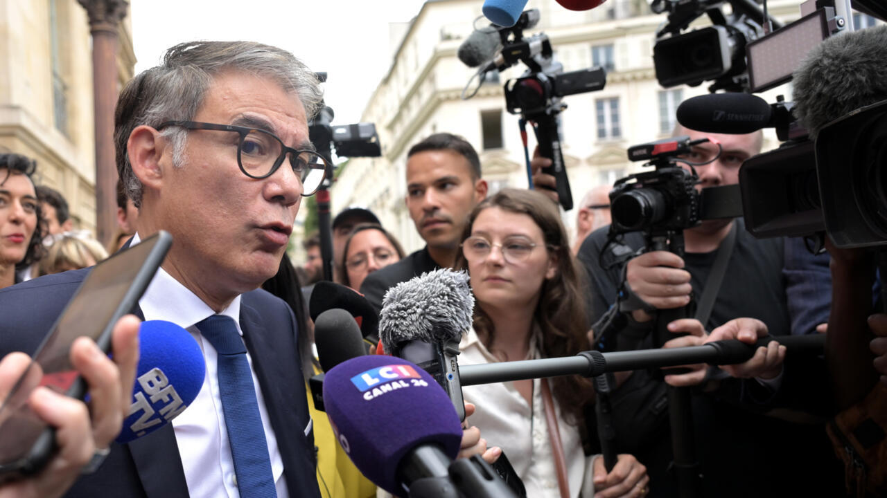 الحزب الاشتراكي الفرنسي مستعد للتفاوض لتشكيل حكومة جديدة شرط أن يترأسها يساري