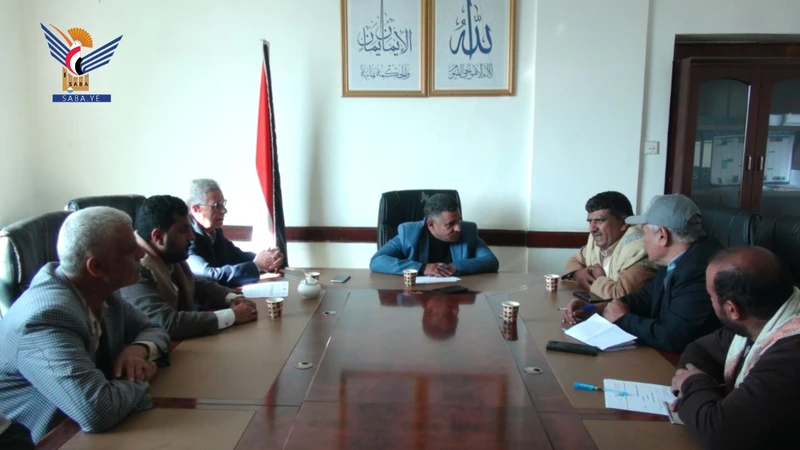 بادر وطعيمان يناقشان جهود تنفيذ مشاريع المياه والكهرباء في مأرب