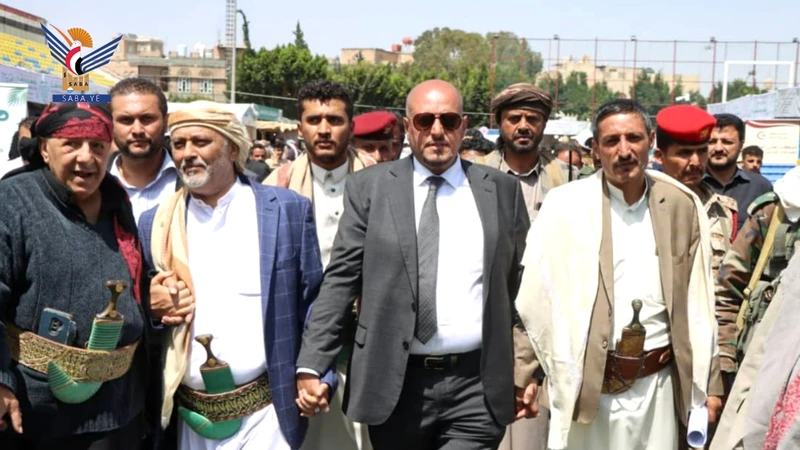 الوهباني يزور مهرجان "خيرات اليمن الثاني" للرمان والتفاح والعنب والتمور