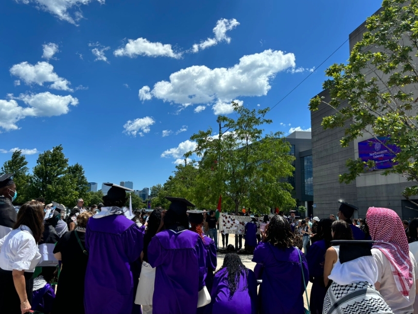 طلاب جامعة "نورث ويسترن" الاميركية يقاطعون حفل تخرجهم احتجاجا على العدوان بغزة