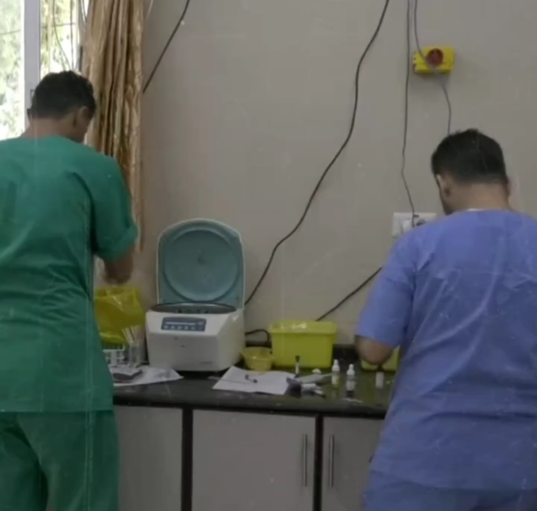 أبطال المعاطف البيضاء بغزة.. عامان من الصمود في مواجهة الإبادة الصحية