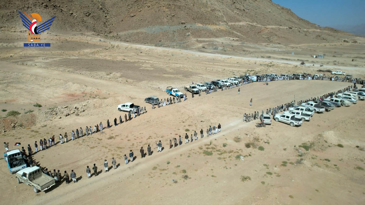 وقفة لقبيلة بني عوير في سحار صعدة إعلاناً للنفير العام لنصرة غزة 