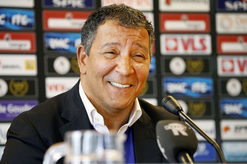 سورينام تعين مدربا جديدا قبل ملحق كأس العالم