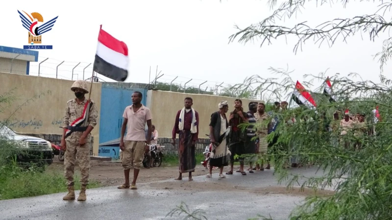 مسير لخريجي الدورات العسكرية في مديرية المغلاف بالحديدة