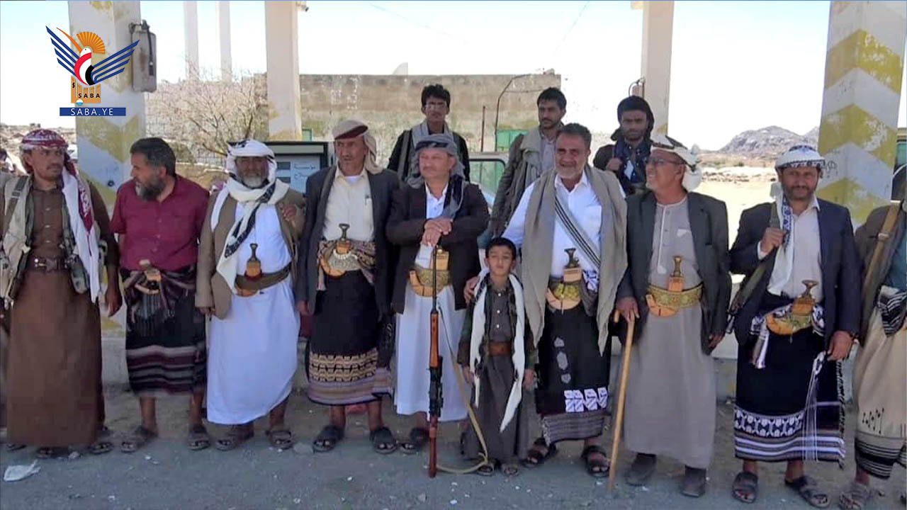 وقفة قبلية بمديرية الوهبية في البيضاء دعماً لأبناء غزة 