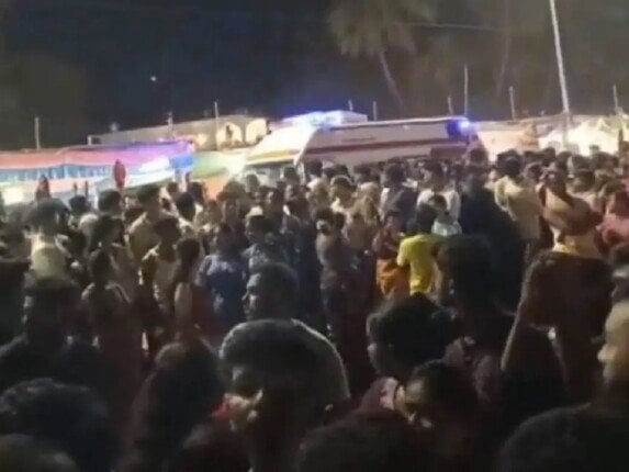 مصرع وإصابة 35 شخصًا في حادث تدافع في الهند مصرع وإصابة 35 شخصًا في حادث تدافع في الهند