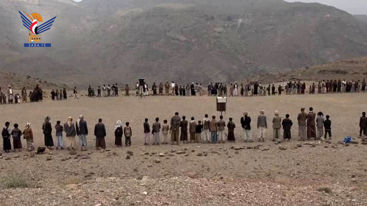 وقفة قبلية بمديرية بلاد الروس استمرارًا في إسناد الشعب الفلسطيني