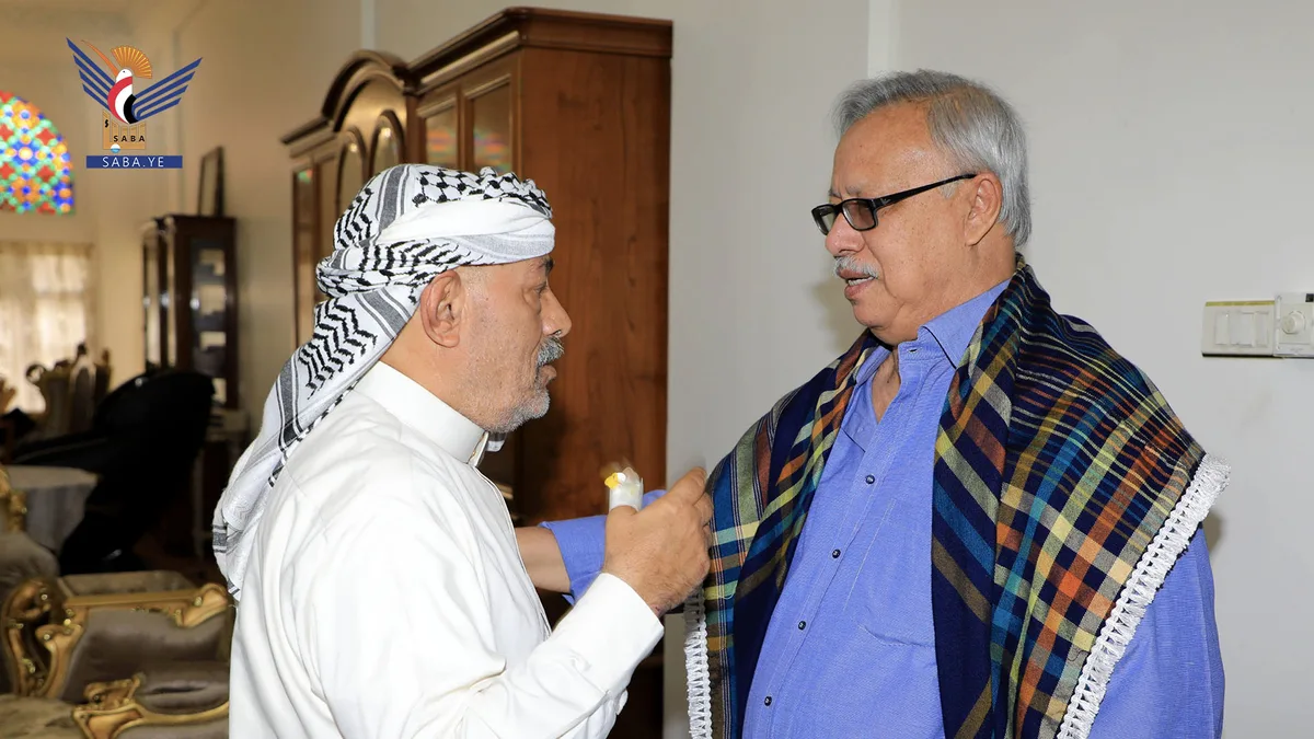 الدكتور بن حبتور يطمئن على صحة عضو مجلس الشورى يحيى الحباري