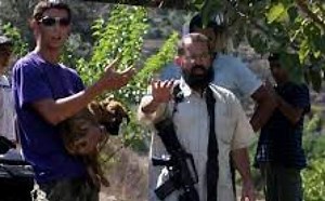 مستوطنون يقتحمون منطقة خلايل اللوز جنوب شرق بيت لحم.. وآخرون يحرقون أجزاء من منزل في حوارة جنوب نابلس