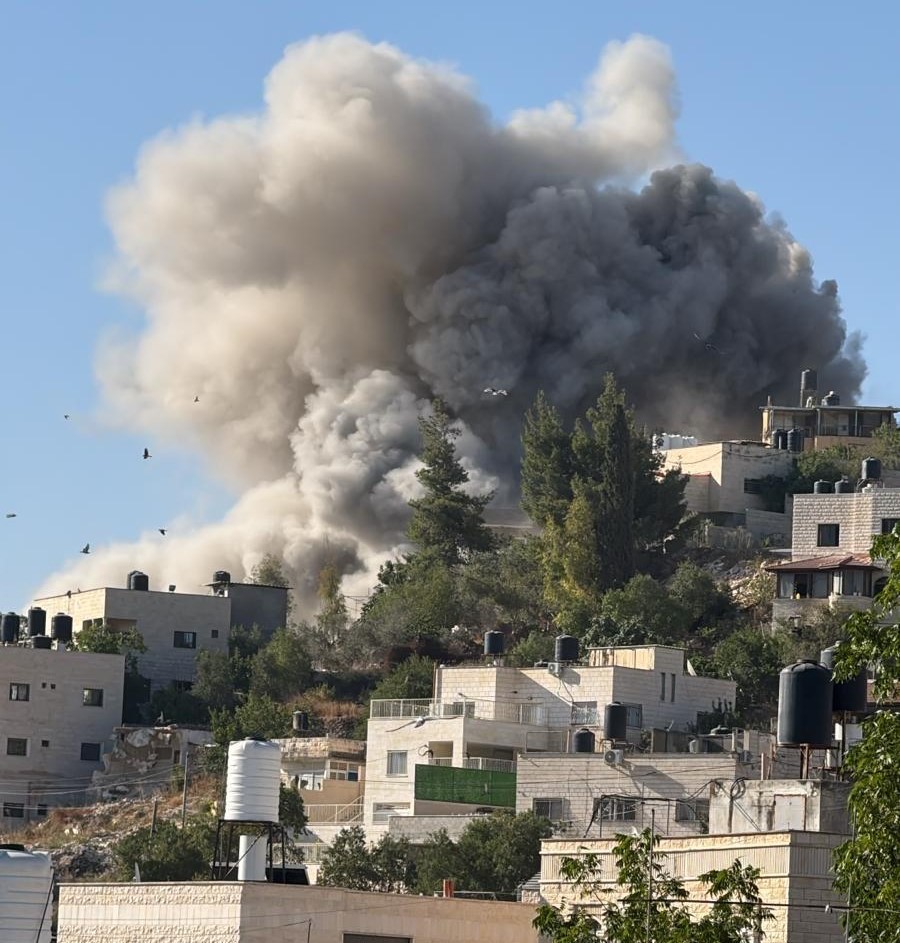 العدو الصهيوني يفجر منزل الشهيد الفلسطيني مثنى عمرو في القبيبة شمال القدس