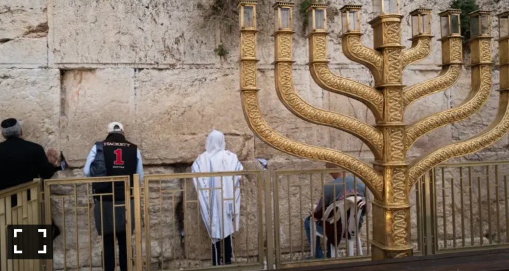 مختص في شؤون القدس: المقتحمون الصهاينة يسعون لنقل طقوسهم  لداخل الأقصى في محاولة التأسيس للهيكل المزعوم