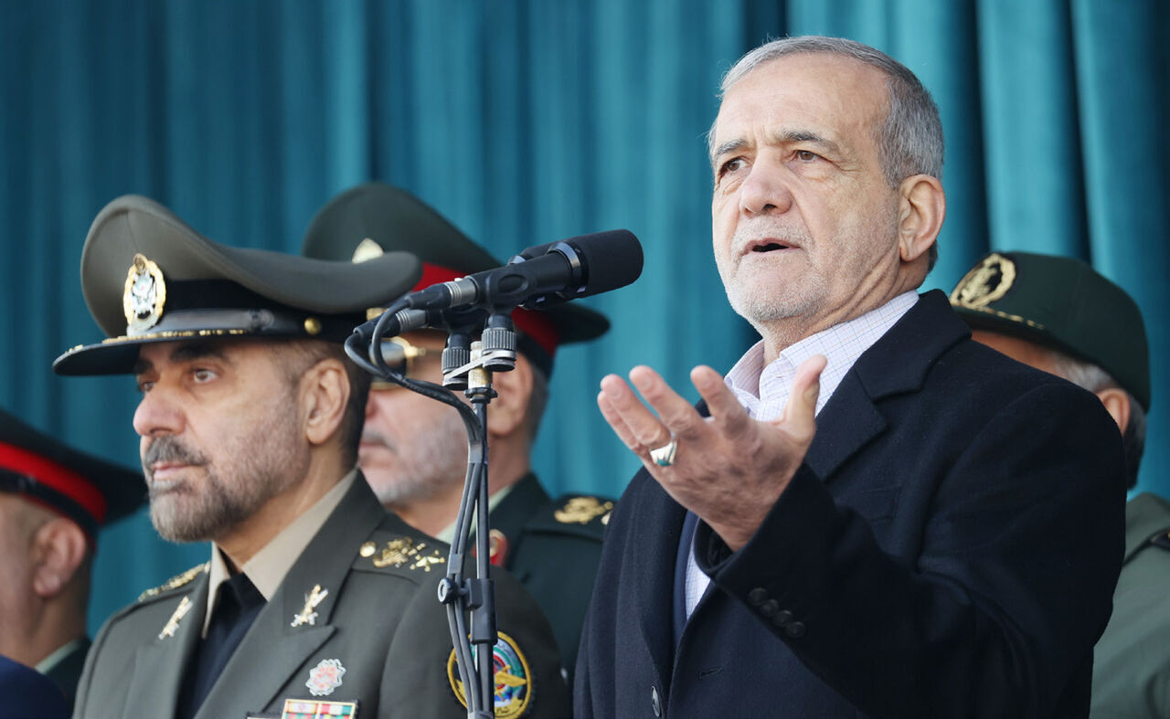  بزشكيان: الهجمات العسكرية على إيران تُعدّ انتهاكاً صارخاً لجميع القواعد الدولية