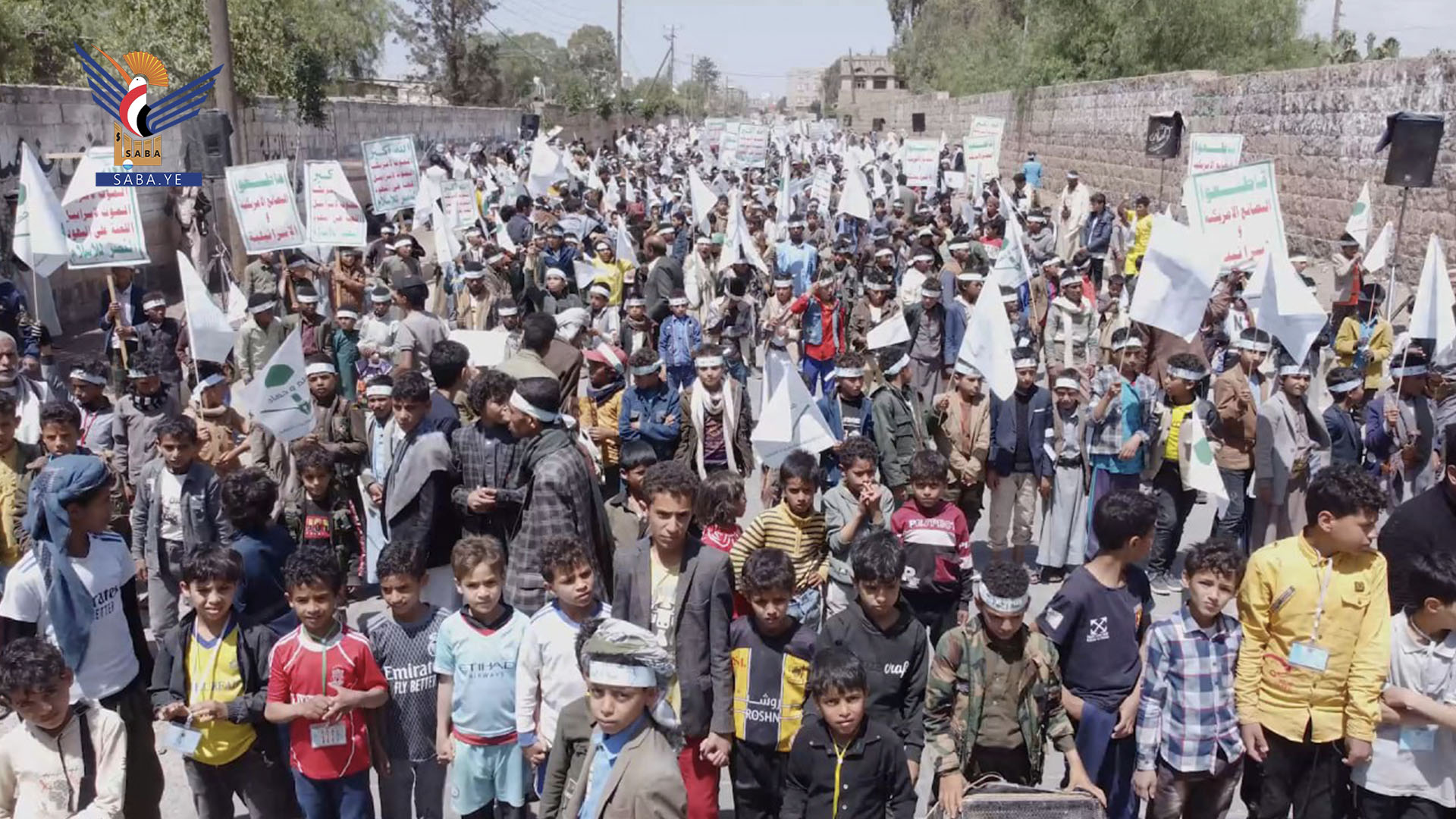 مسيرة لطلاب المدارس الصيفية في مدينة ذمار بذكرى الصرخة