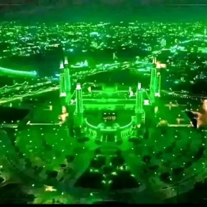 كَـ"يَاقُوتَةٍ خَضْرَاءَ" مُضِيئَةٍ فِي ذِكْرَى مَوْلِدِ النُّورِ