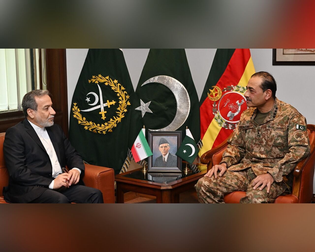 قائد الجيش الباكستاني وعراقجي يؤكدان على تعزيز التعاون في المنطقة