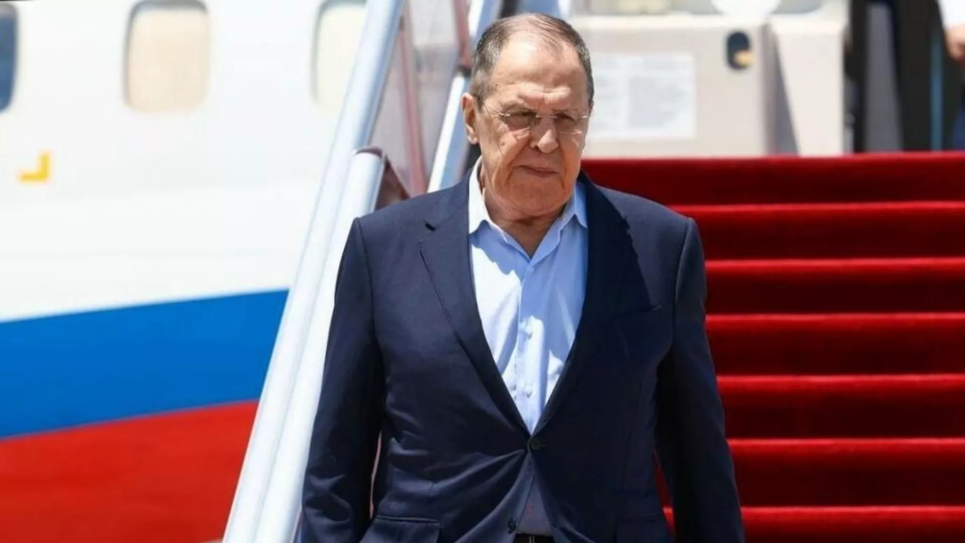 لافروف يصل إلى بكين في زيارة رسمية