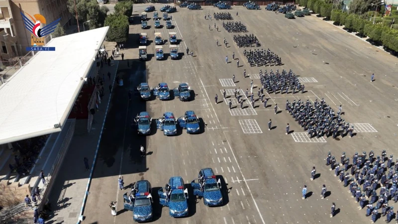 قوات النجدة بالعاصمة صنعاء تنفذ عرضاً عسكرياً في ذكرى شهيد القرآن وتدشّن العام التدريبي