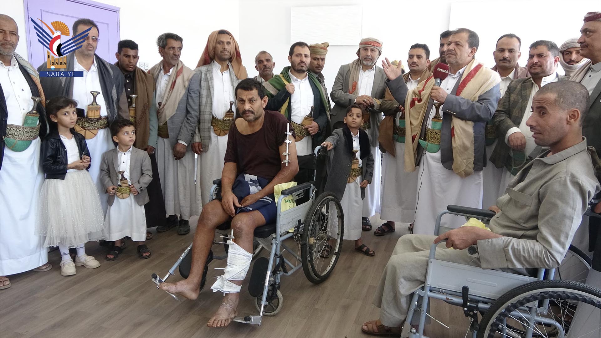 تفقد الجرحى بمستشفى الروضة ومركز الرعاية في بني حوات بأمانة العاصمة