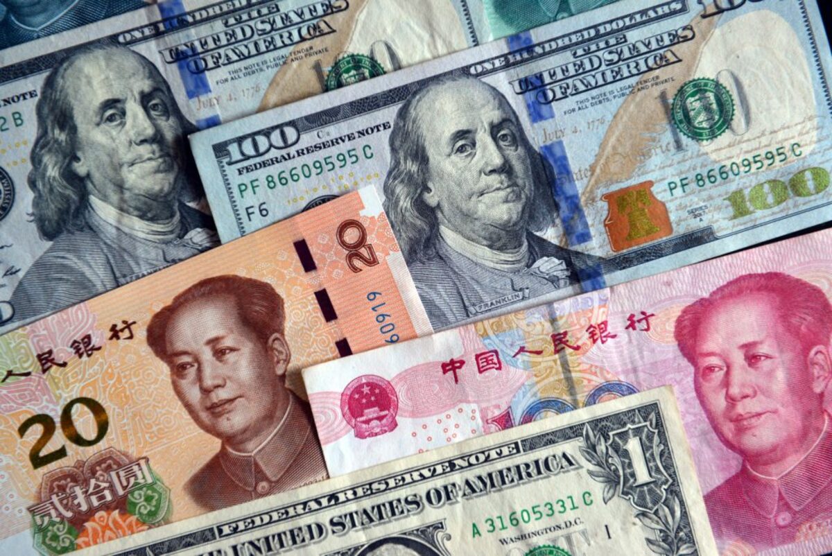 الدولار الأمريكي يتراجع أمام اليوان الصيني
