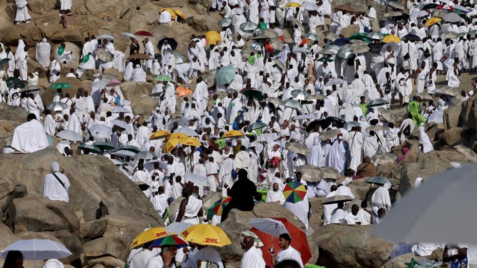 حُجاج بيت الله الحرام يؤدون ركن الحج الأعظم