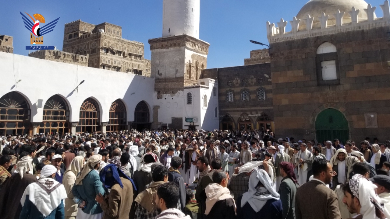 وقفات لأبناء أمانة العاصمة تحت شعار "بهويتنا الإيمانية.. ننتصر لقرآننا ومقدساتنا"