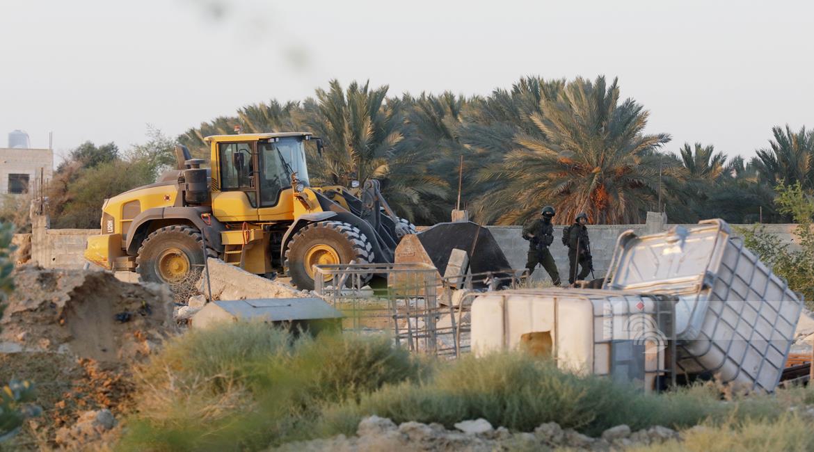 العدو الصهيوني يهدم منشأتين زراعيتين في بيت دجن شرق نابلس 