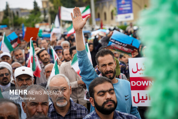 مسيرات في طهران تنديدا بجرائم العدو الإسرائيلي بحق الشعب الفلسطيني