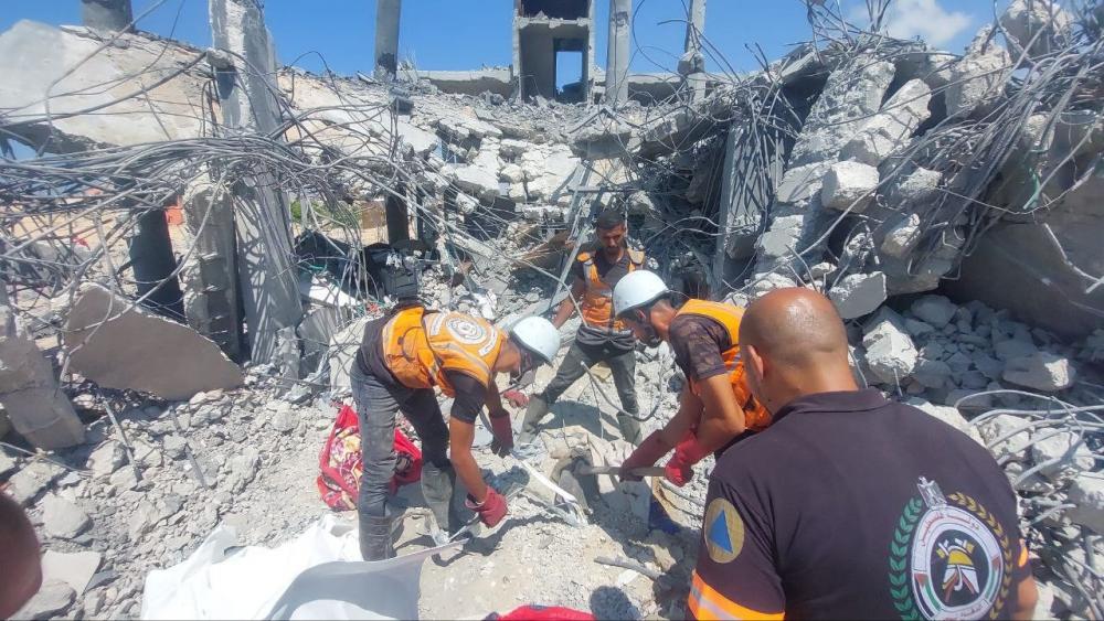 "الدفاع المدني"بغزة:إجلاء إصابتين وعشرات الأسر التي حاصرتها نيران الدبابات الصهيونية