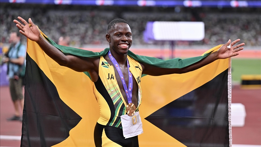 الجامايكي سيفيل يتوج بذهبية 100 متر في بطولة العالم لألعاب القوى