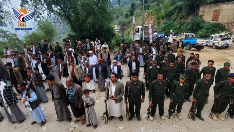 عرض لقوات التعبئة بمديرية بني العوام في حجة بالعيد الـ 11 لثورة 21 سبتمبر